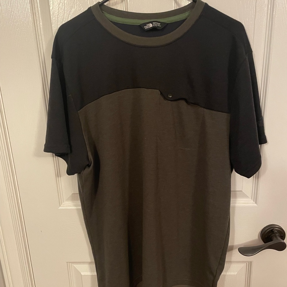 The North Face Men’s Xlarge Short Sleeve Shirt